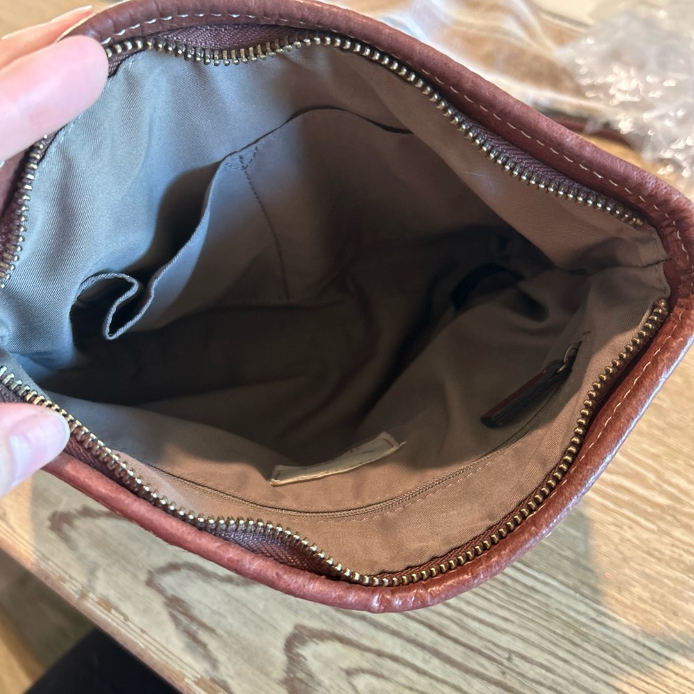 Margot leather crossbody bag - Picture 6 of 8